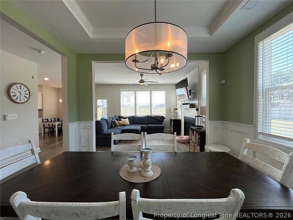 4 bed, 2.5 bath, 2374 sqft, $2,400 — Photo 4