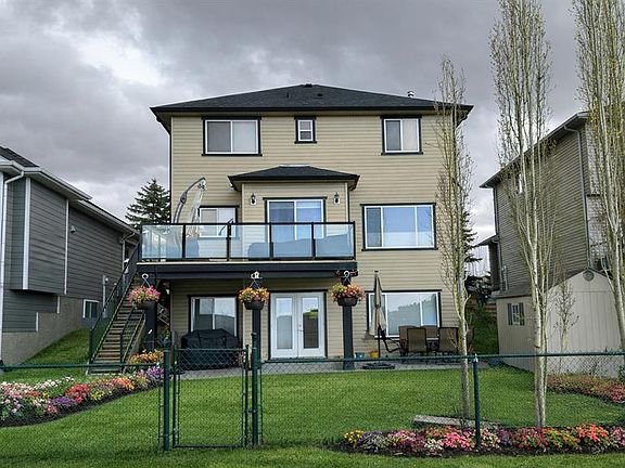 2nd image of 212 NE Springmere Rd