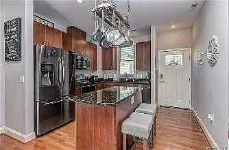 3 bed, 3.5 bath, 1400 sqft, $2,500 — Photo 2