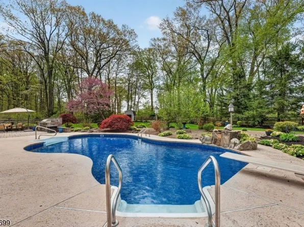 48 Tree Top Rd, Readington Twp., NJ 08889