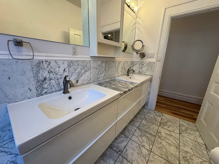 1748 N High St #2 — Photo 16
