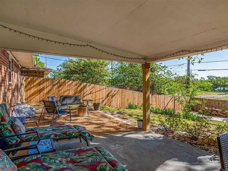 204 Ross Ave — Photo 5