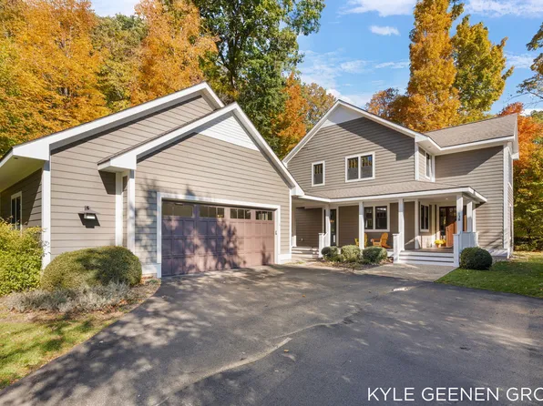 138 Westshore St #10, Douglas, MI 49406