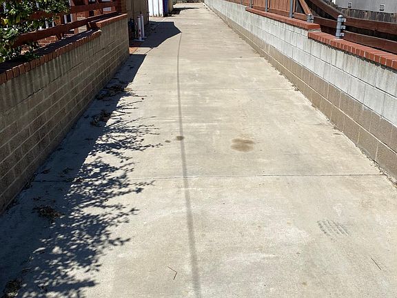 3rd image of 1336 Peach Ave APT A
