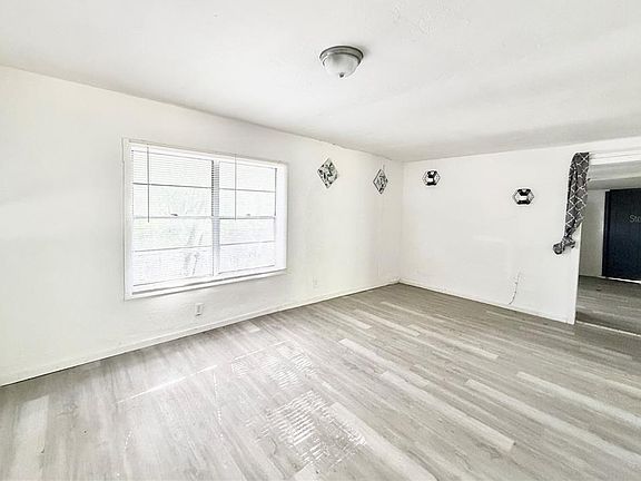 5th image of 21433 SE Hawthorne Rd