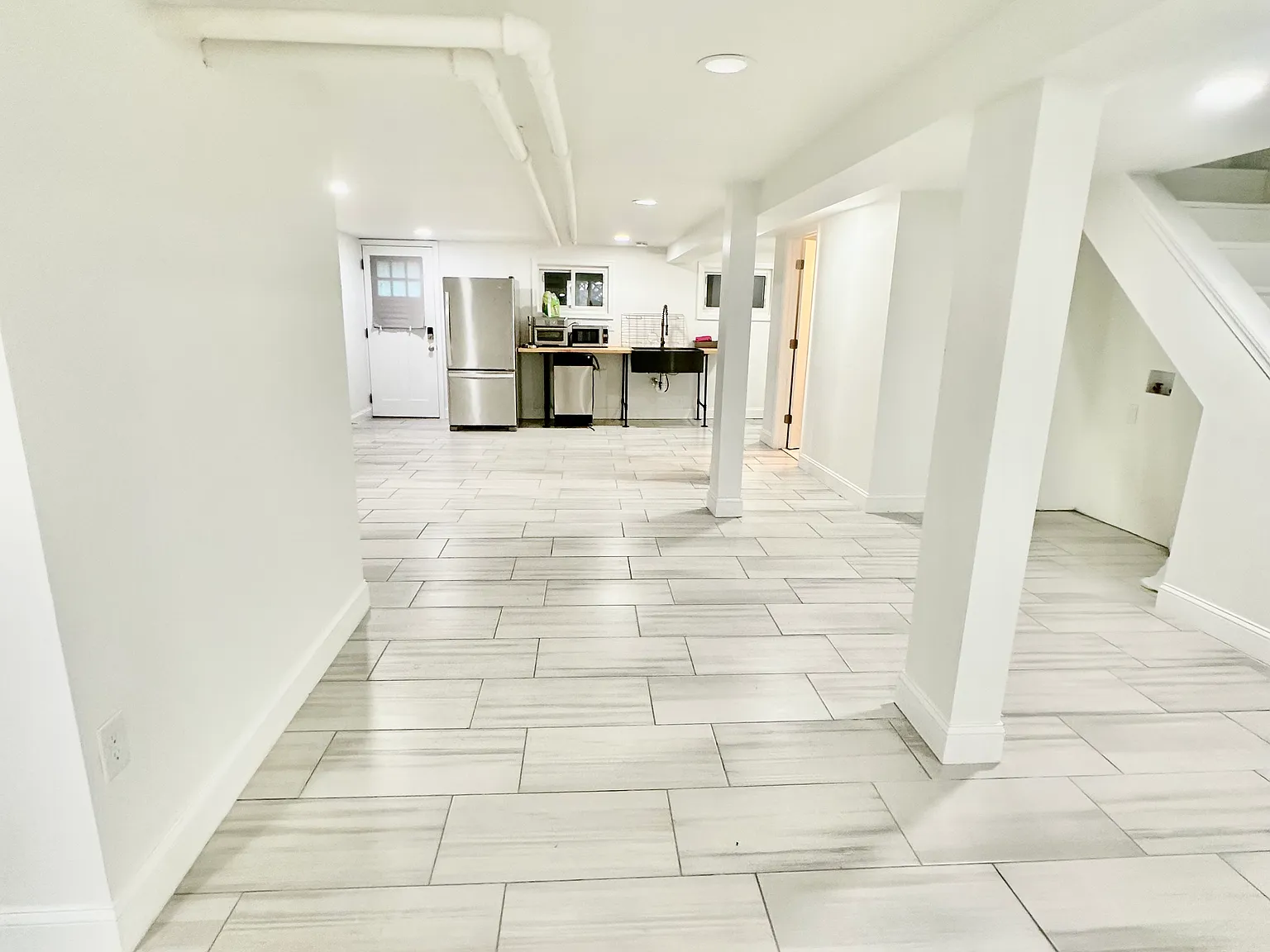 1 bed, 922 sqft, $1,900 — Photo 2