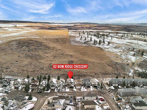 2nd image of 92 E Bow Ridge Cres