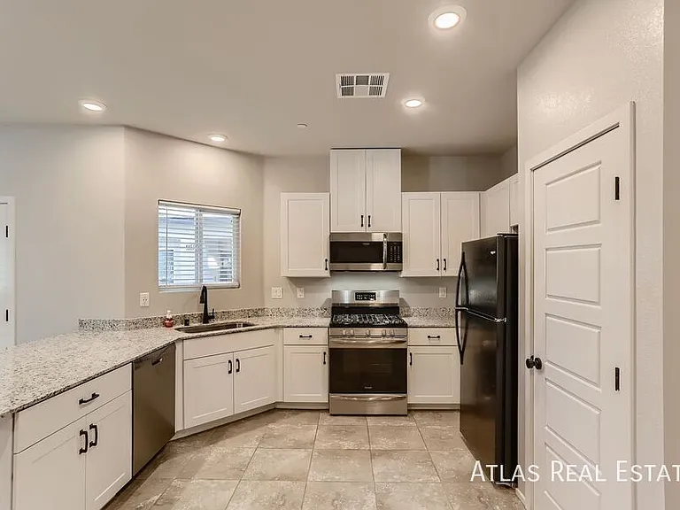 4479 Sapphire Moon Ave — Photo 5