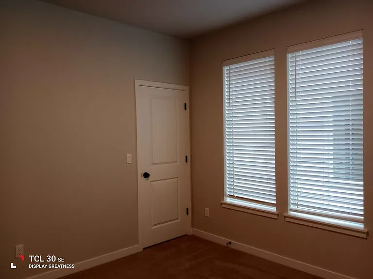 5136 SE Lone Oak St — Photo 2