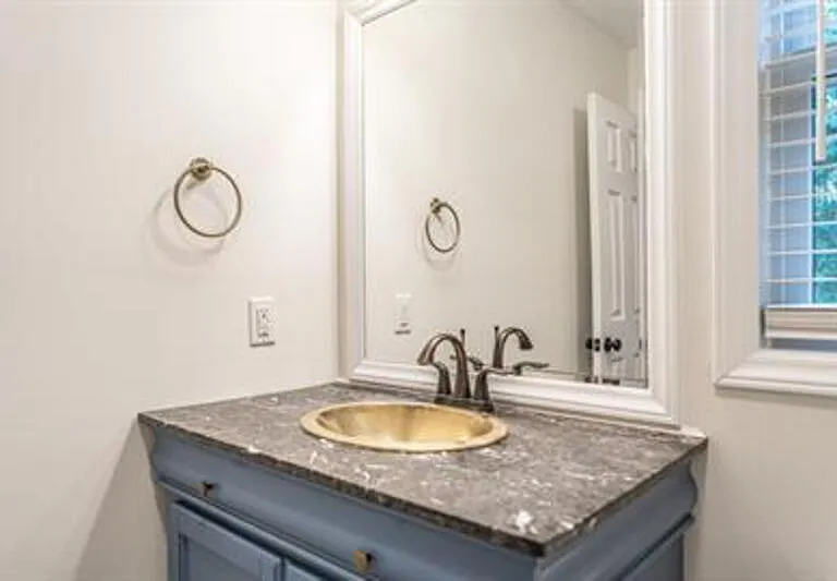 145 Sandhurst Pl — Photo 16