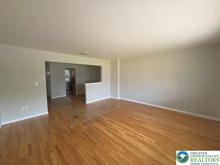 1747 Schoenersville Rd — Photo 3