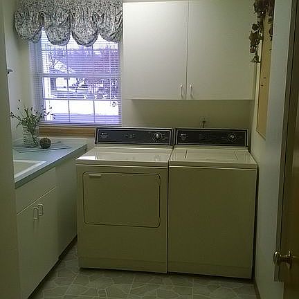 3rd image of 2737 S Sunnybrook Ln