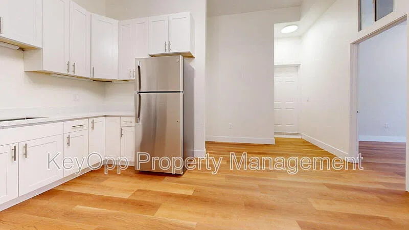 2 bed, 1.0 bath, 801 sqft, $4,250 — Photo 2