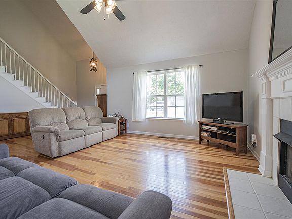 3rd image of 3042 Argyle Ave
