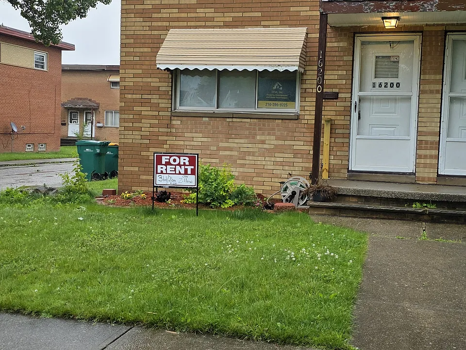 16200 Maplewood Ct
