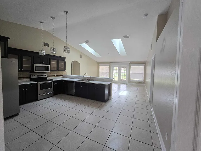 2026 SW Cranberry St — Photo 6