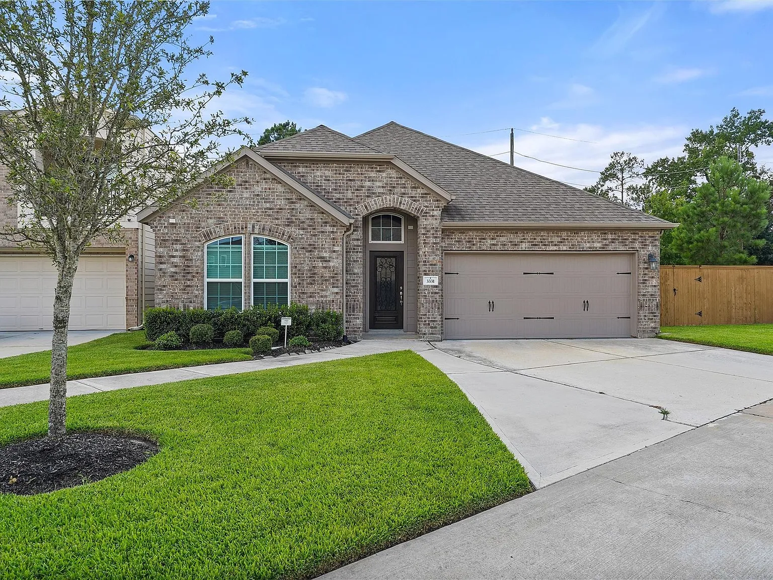3 bed, 3.0 bath, 2236 sqft, $2,800 — Photo 2
