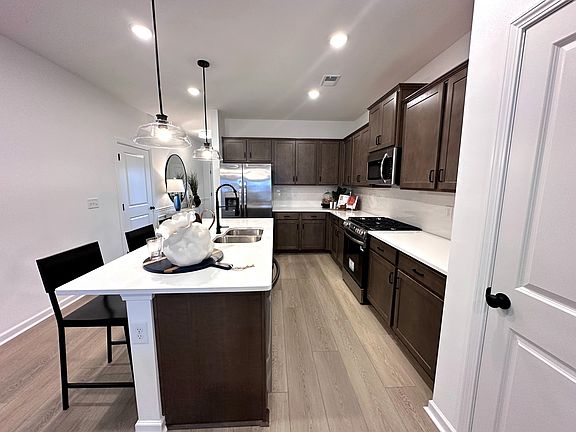 4th image of 614 Romford Blvd #A
