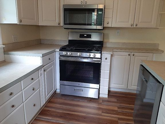 Kitchen, new appliances.