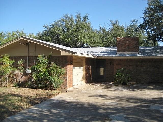 1st image of 105 Island Lodges Ln