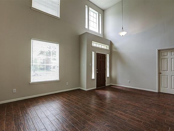 5th image of 230 Cheddington Dr