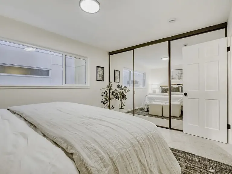 2501 Canterbury Ln E #215 — Photo 16