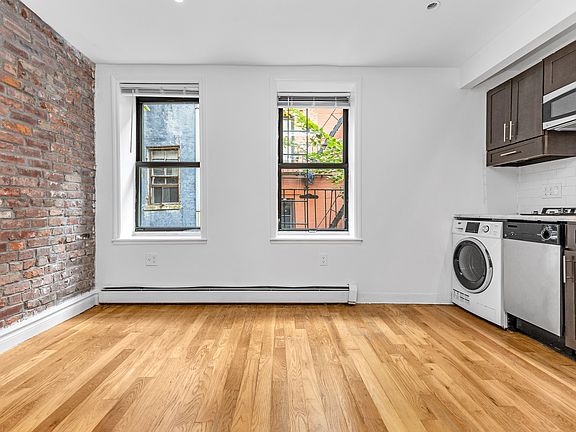 3rd image of 325 E 10th St APT R4c