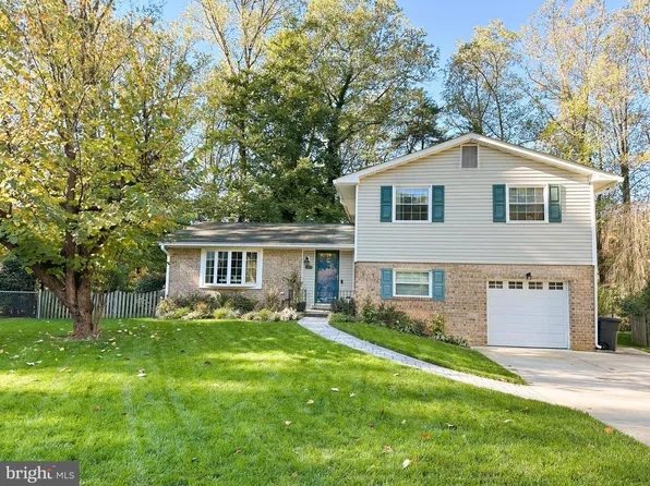 9807 Lord Ct, Fairfax, VA 22032