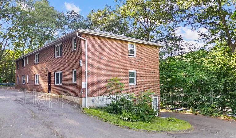 451 Divinity St #I — Photo 12