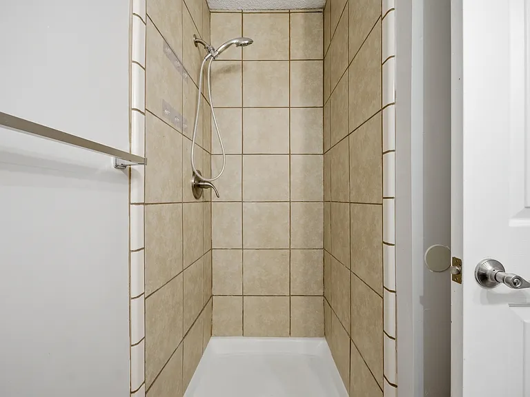 944 Gas Light Ln #1 — Photo 16