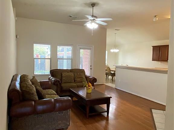 2nd image of 1817 Sherwood Forest Cir