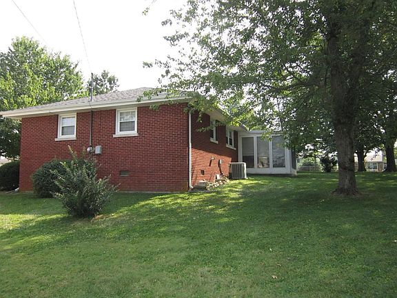5th image of 425 McKenna Ct