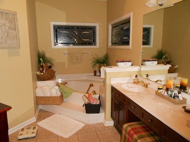 1st image of 513 Apperson Dr