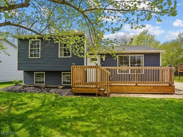 1072 Shadowlawn Dr, Ravenna, OH 44266