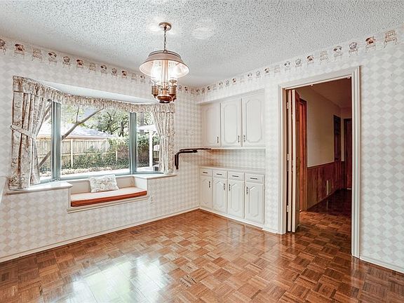 4th image of 466 Frankie Ln