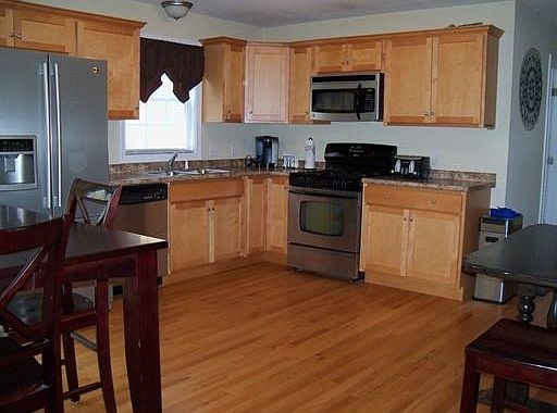 2nd image of 195 Pratt St #B