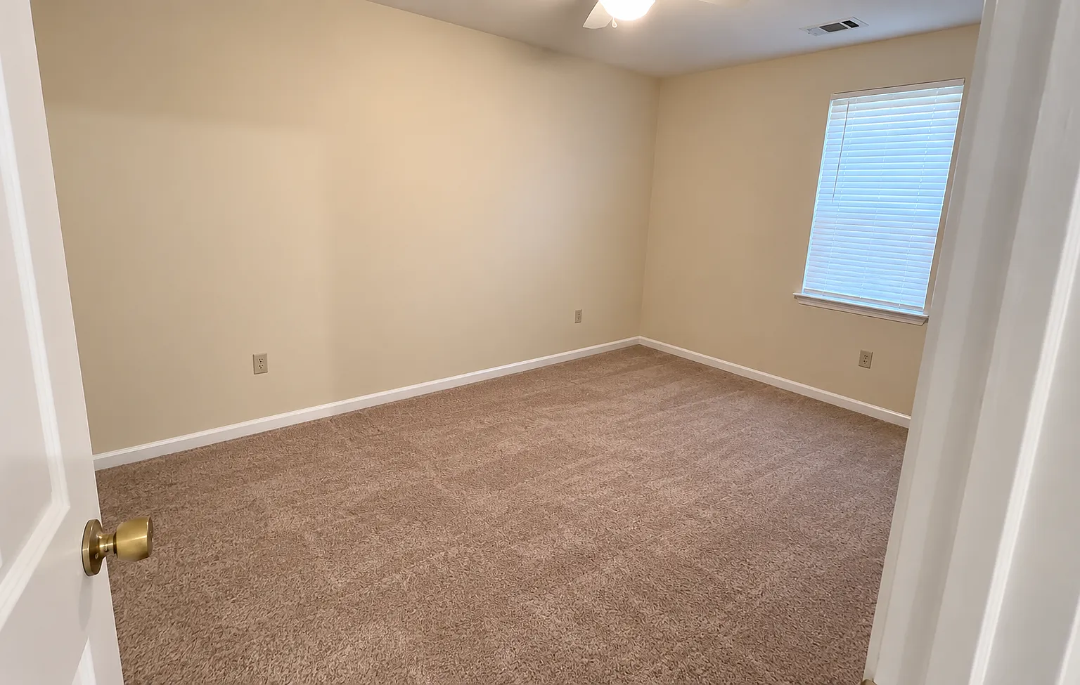 3 bed, 1235 sqft, $1,785 — Photo 4
