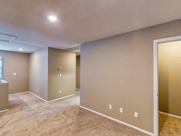9733 Cluny Ave — Photo 23