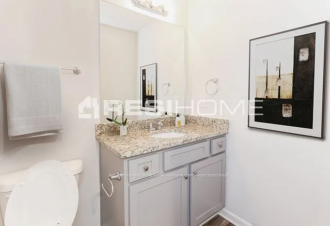 3 bed, 2.5 bath, 1688 sqft, $1,895 — Photo 4