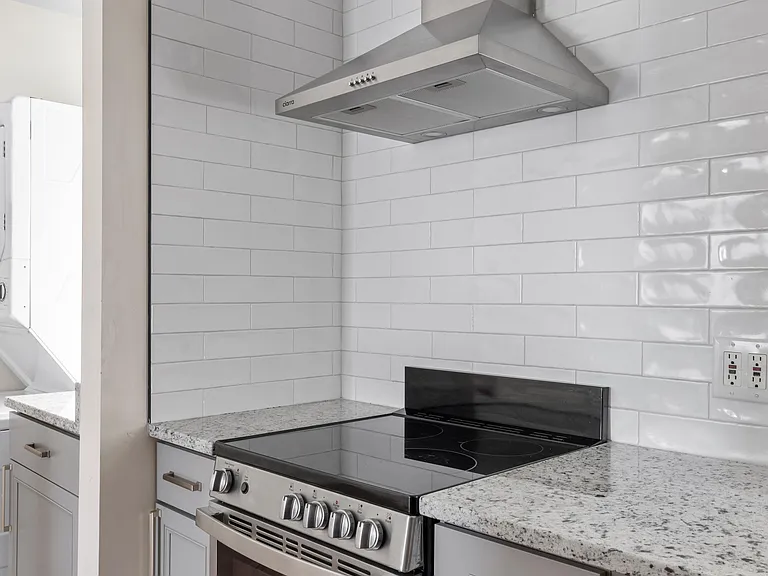 49 Smith St #2B — Photo 3