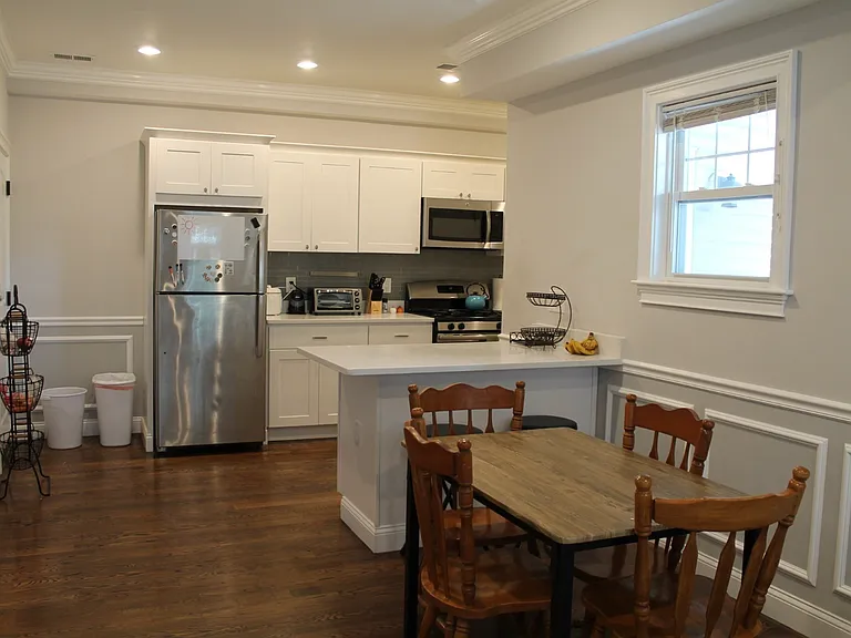 34 Circuit St #1A — Photo 1