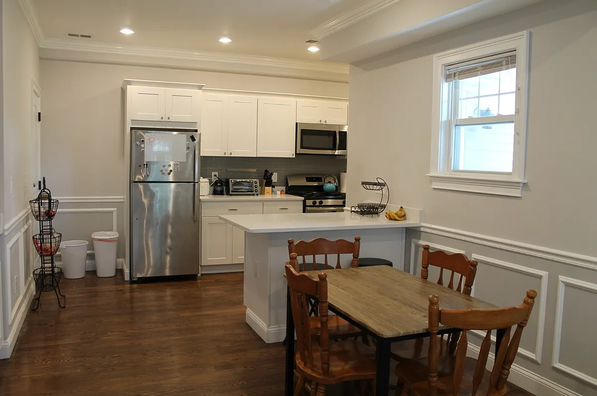 Building Photo - 34 Circuit St #1