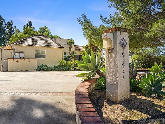 3rd image of 4270 S Tropico Dr