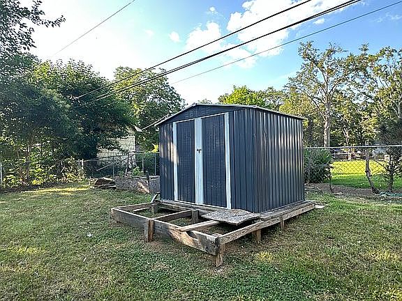 4th image of 467 Longview Dr