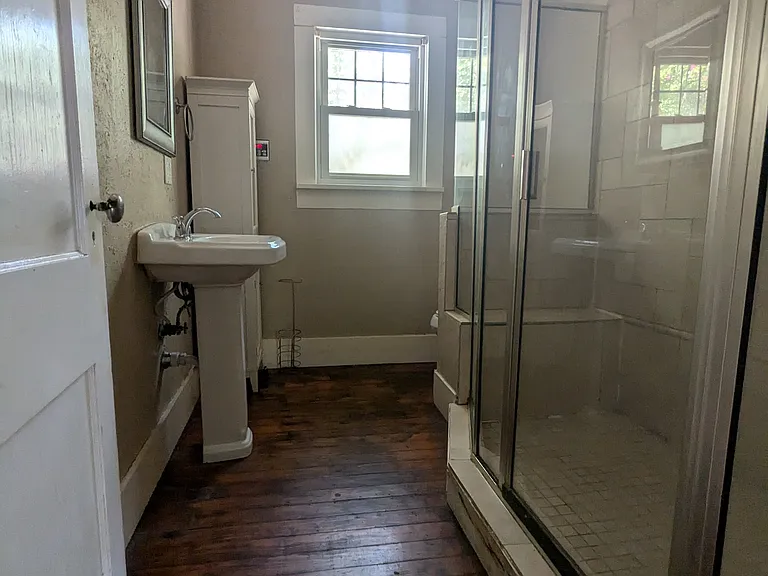 Bath room w/extra large shower