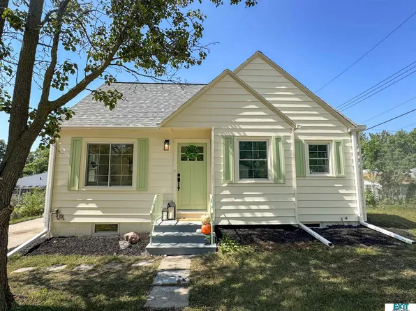 1023 S 42nd St, Lincoln, NE 68510