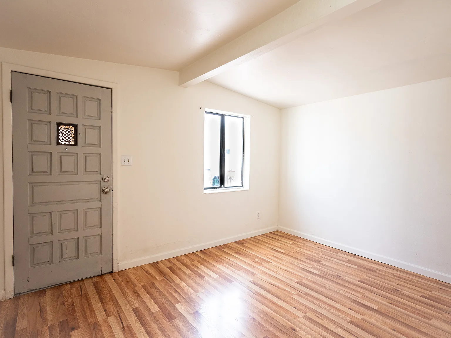 1 bed, 584 sqft, $900 — Photo 2