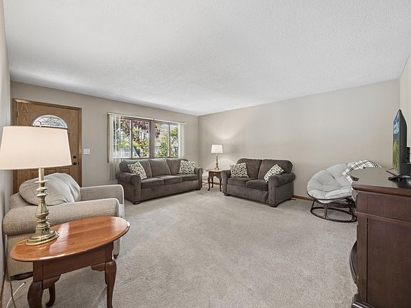 3rd image of 1618 McLean Ave