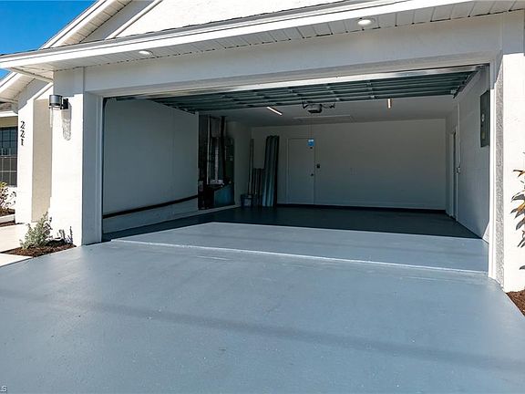 5th image of 221 SW 29th St