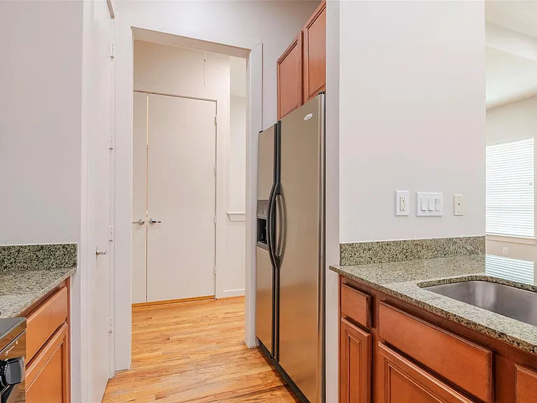4040 Center St — Photo 10